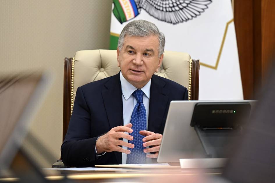 “Жазоловчи тизимдан — аҳолига хизмат кўрсатувчи тизимга”. Президент жамоат хавфсизлиги бўйича йиғилиш ўтказди